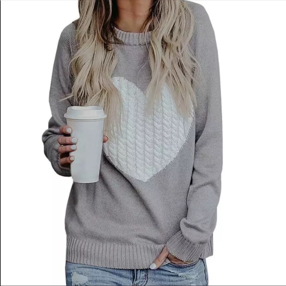 1 Left! Grey Sweater W/ White Cable Knit Heart - Picture 3 of 8